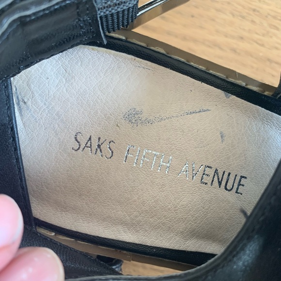 Sak’s Fifth Avenue Maria Tassel Sandals Black Leather Women’s 7 1/2 Preloved - Picture 2 of 5